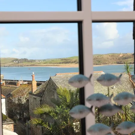 Stylish Estuary View Apartment
